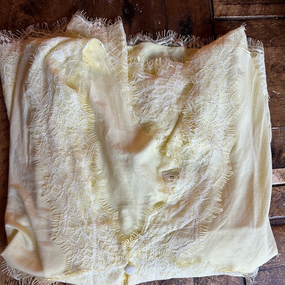 POL Yellow Lace Trim Blouse - Picture 9 of 9